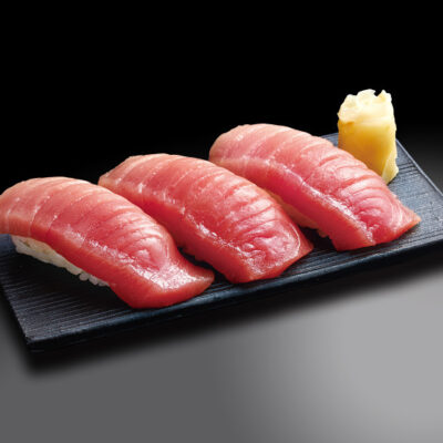 食事 マグロ中トロ寿司（３貫）